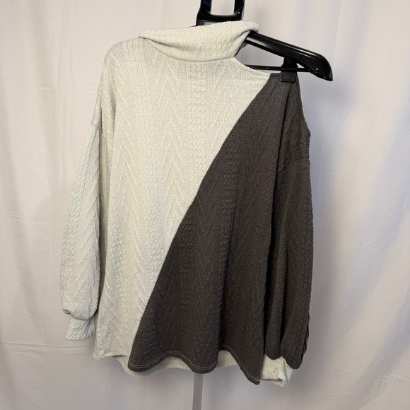 BiBi! Cold Shoulder Asymmetrical Knit Sweater XL Gray Two Tone Pullover - Picture 1 of 4